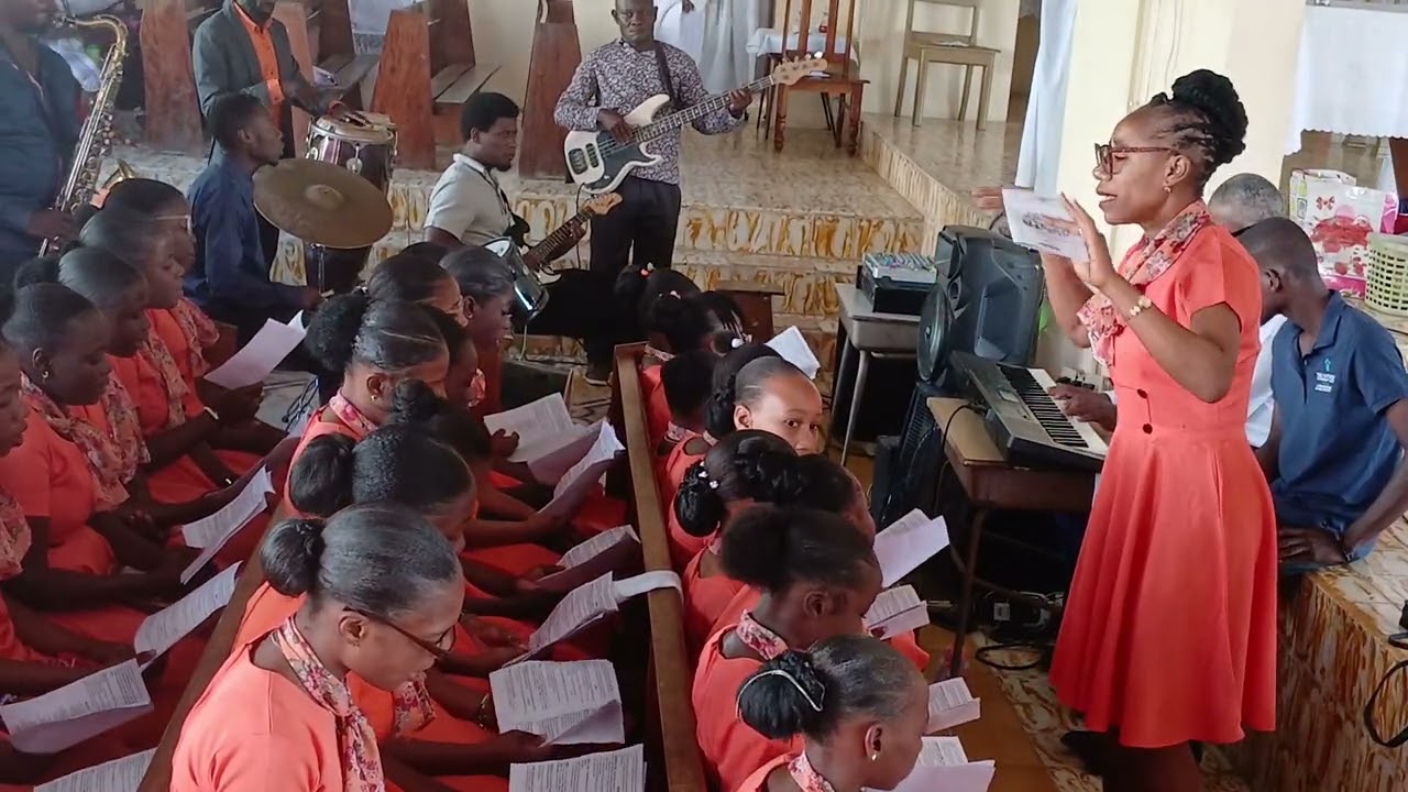 Chorale Etincelle de la Paroisse St Joseph de Damassin Pour son 16ème Anniversaire