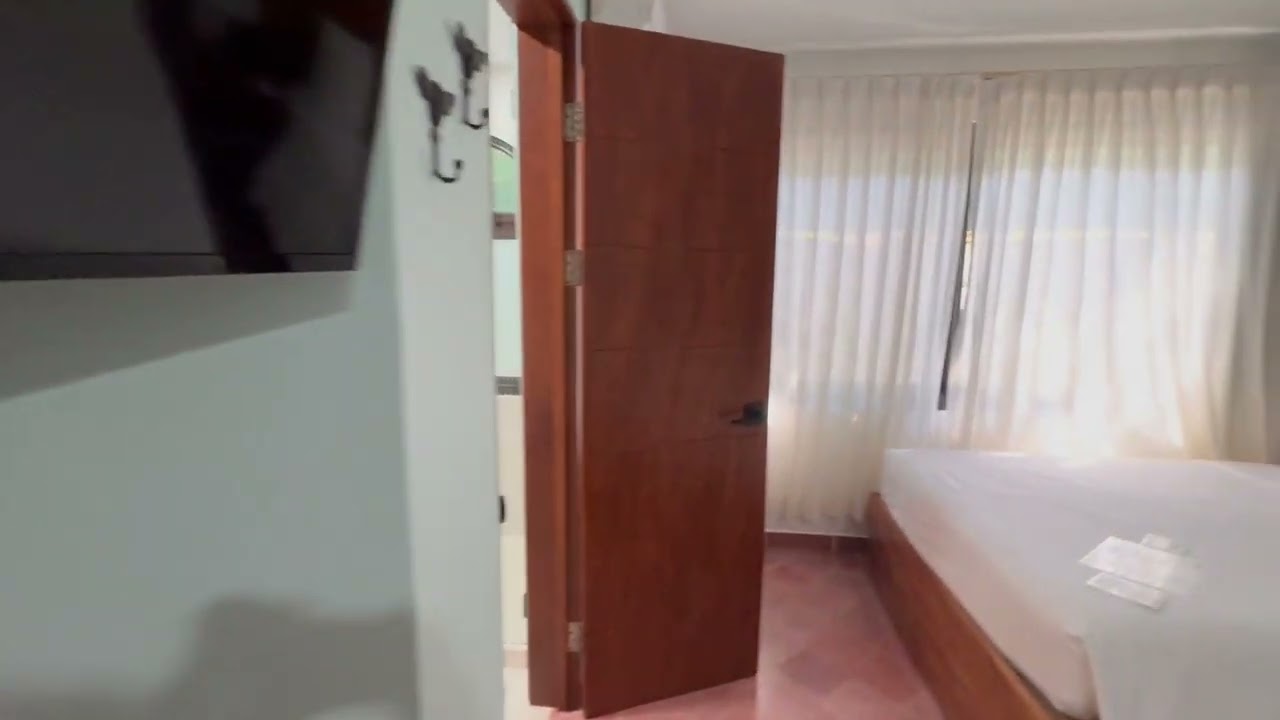 Walkthrough, Room at Hotel El Velero