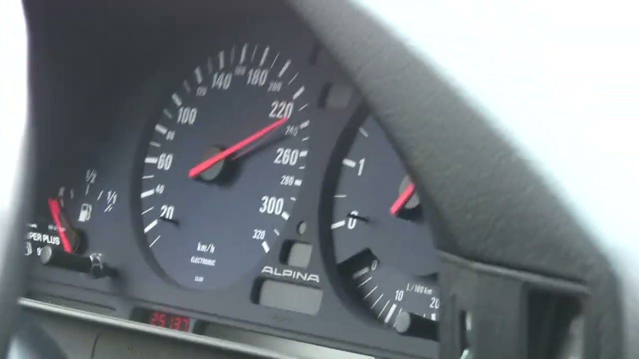 BMW Alpina B10 BiTurbo vs tuned B10 BiTurbo (E34) att full acceleration