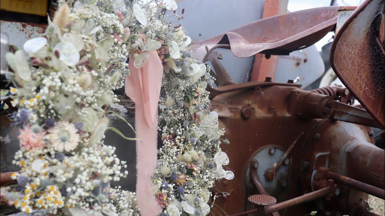 Summer flower farm tour and dried flower wreath making with summer perennials.