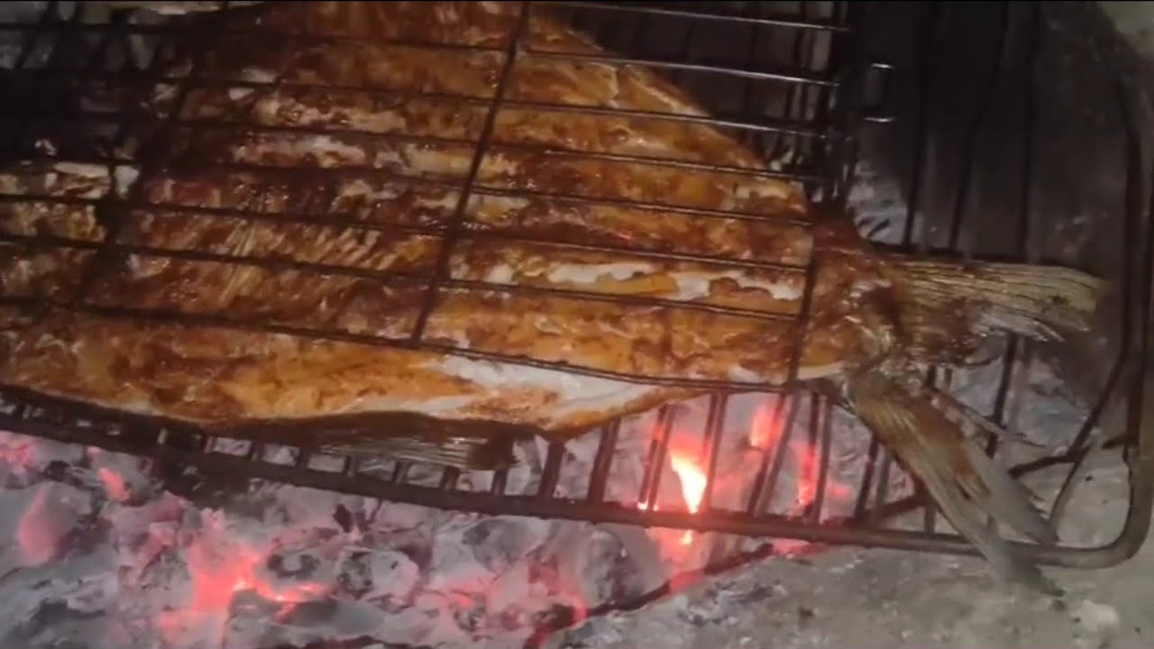 #تكملة بناء السياج....سمك مسكوف على الحطب