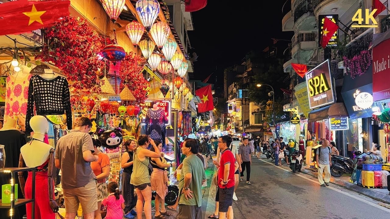 [Vietnam 4K] Hanoi streets at night - Vietnamese night life | Street sounds