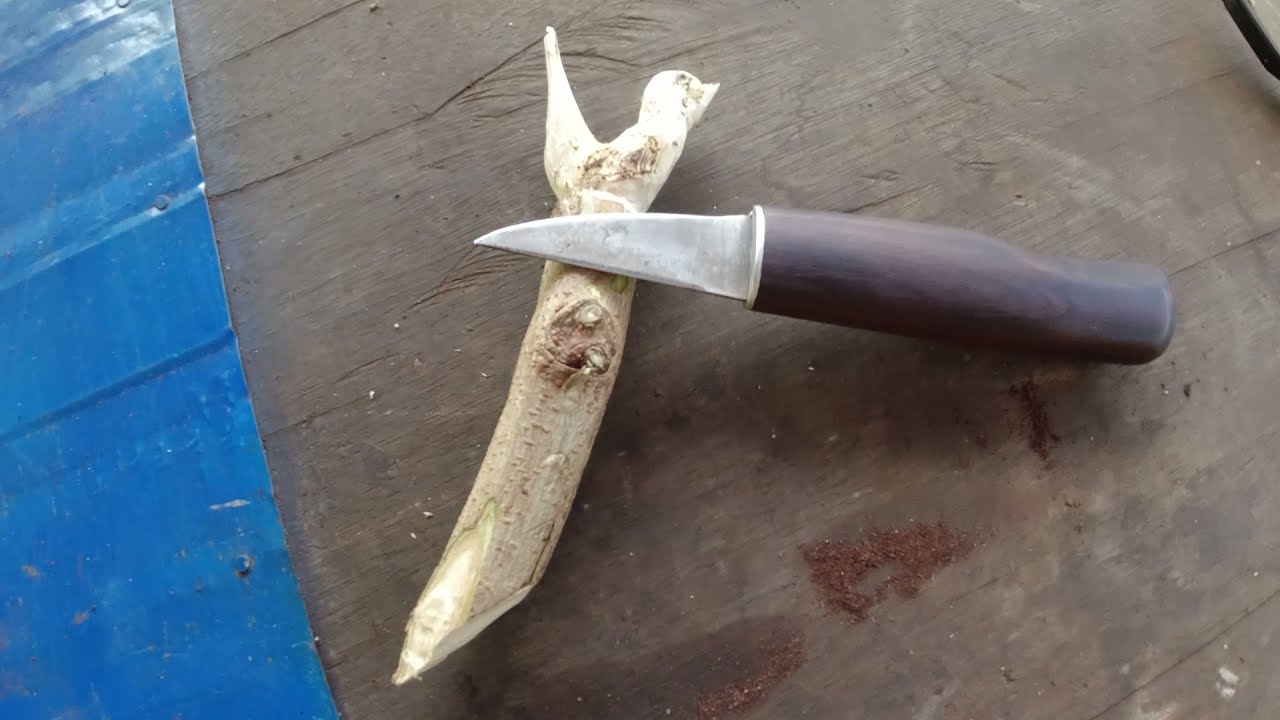 Faca para entalhar madeira. [ARSENAL CAIPIRA]