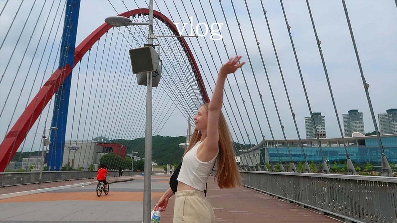 우크라이나 여자들의 대전 여행 / 외국인 한국 여행 / 대전 여행 코스 추천: 성심당, 한빛탑, 엑스포다리, 대전 신세계, 로봇 카페 