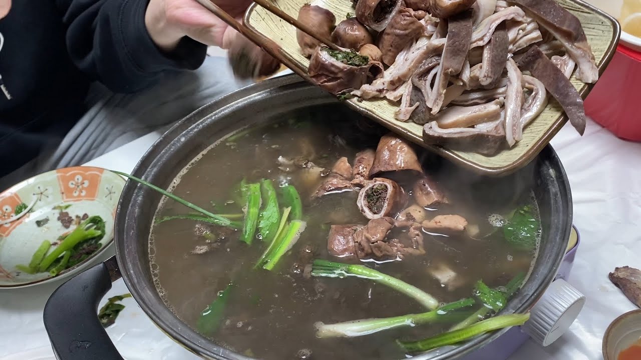 Lòng lợn món ăn dân dã Việt Nam trên đất Hàn Quốc. Cùng em đi chợ Gimhae chuẩn bị nguyên liệu nha ^^