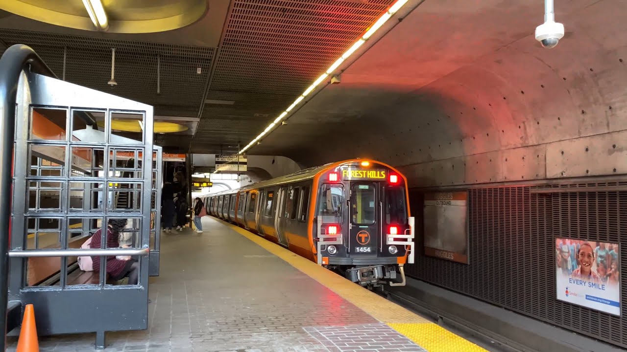MBTA Orange Line CRRC 1400 Series Cars @ Ruggles & Downtown Crossing (2/14/23)