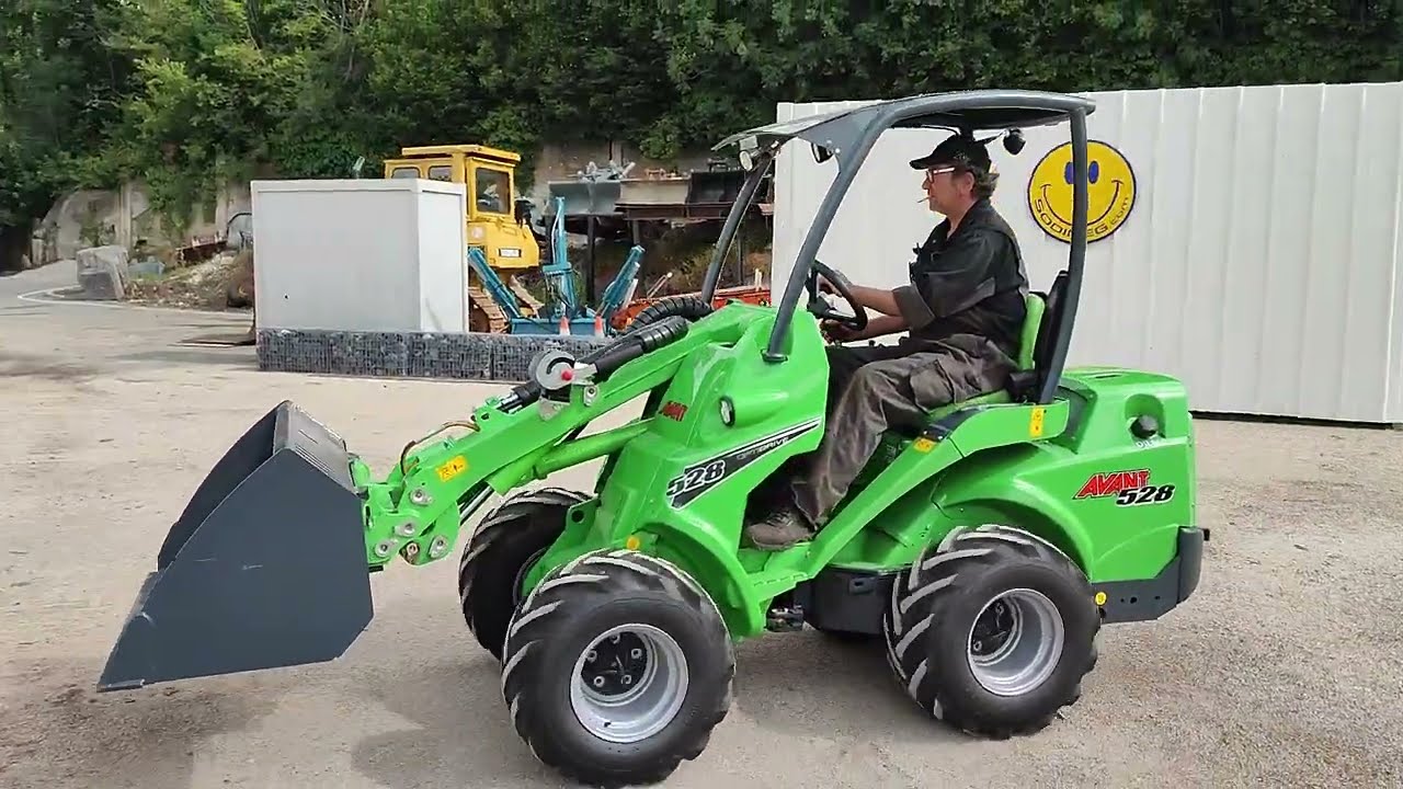 Chargeuse Avant 528