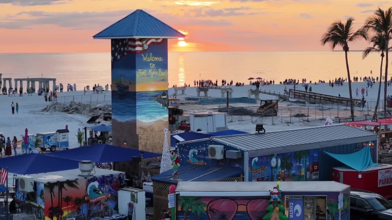 Huge holiday crowds light up Fort Myers Beach businesses