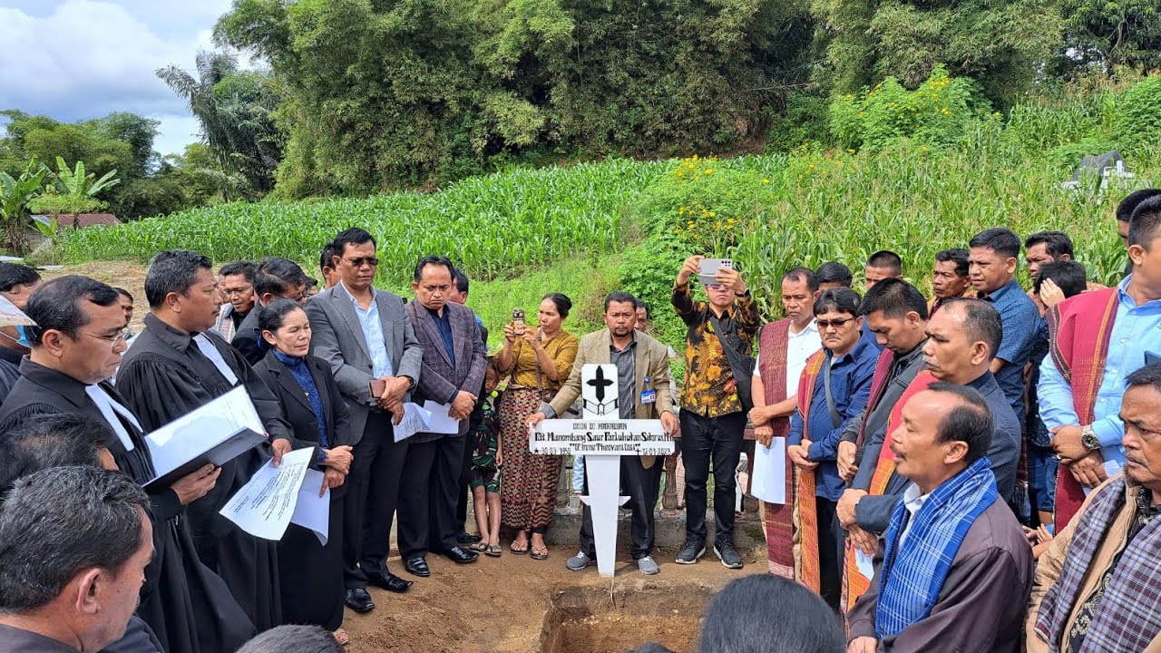 SEDIH, HARI INI PEMAKAMAN Pdt. MSP. SITORUS DI TOBA. Dipimpin Ephorus HKBP