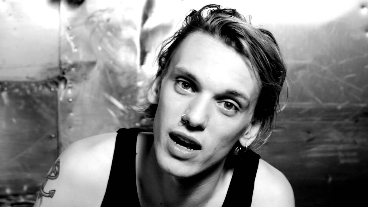 HUNGER TV: I DARE U - JAMIE CAMPBELL BOWER