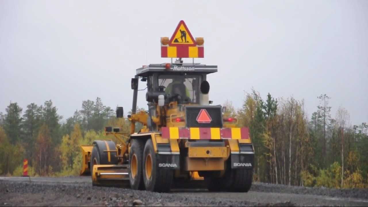 Justering inf&ouml;r asfaltering v&auml;g 392 - Mattsson 261S