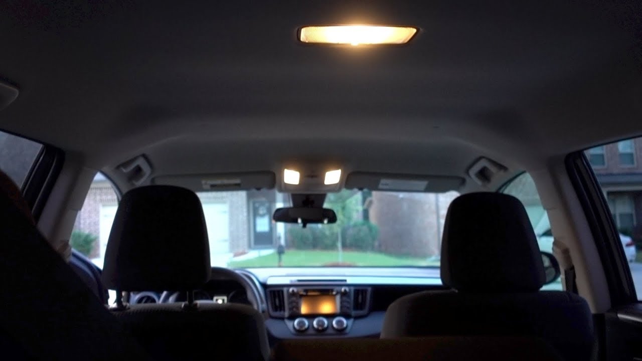 Замена светодиодных ламп в салоне RAV4 2018 года