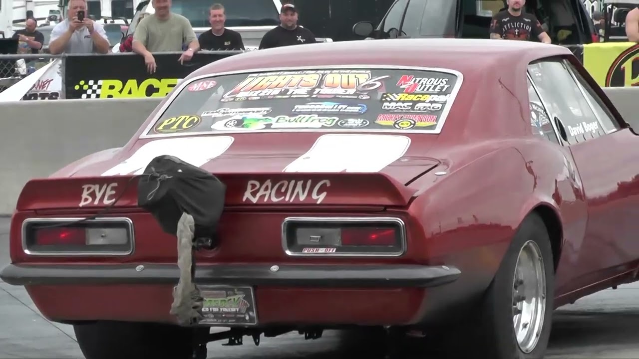 Heads Up Drag Racing Action Track Side