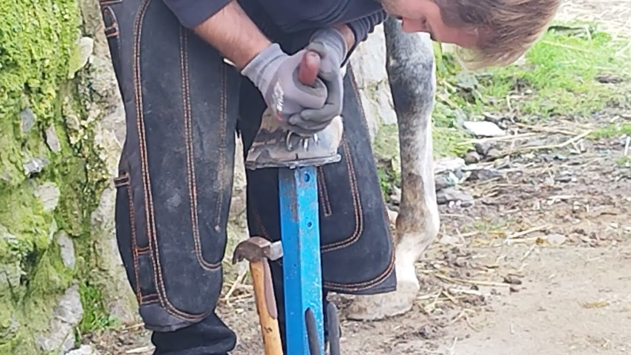 Herrajes proceso de remachado