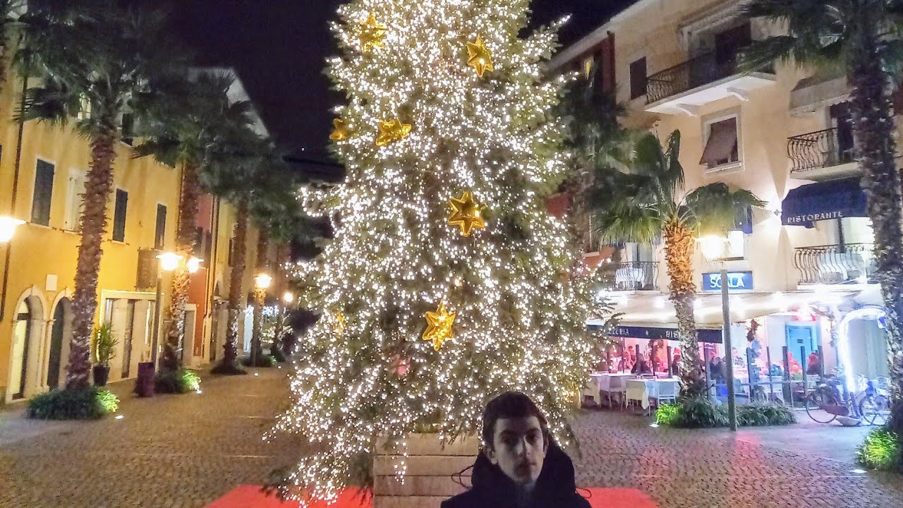 LA BELLA SIRMIONE ILLUMINATA A NATALE