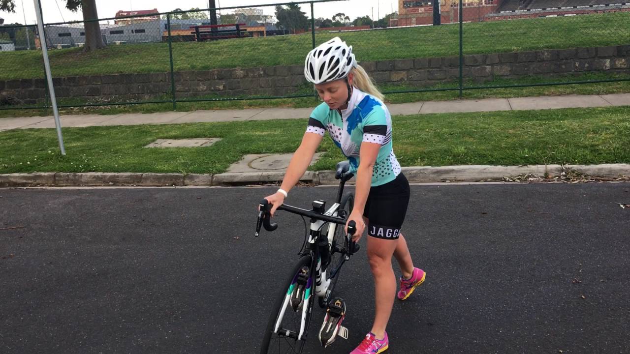 Mastering the art of mounting your bike in triathlon