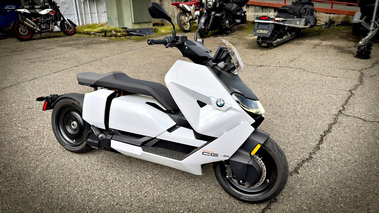 The Exhilarating BMW CE-04!! • It’s Spunky & Fun..! | TheSmoaks Vlog_3287