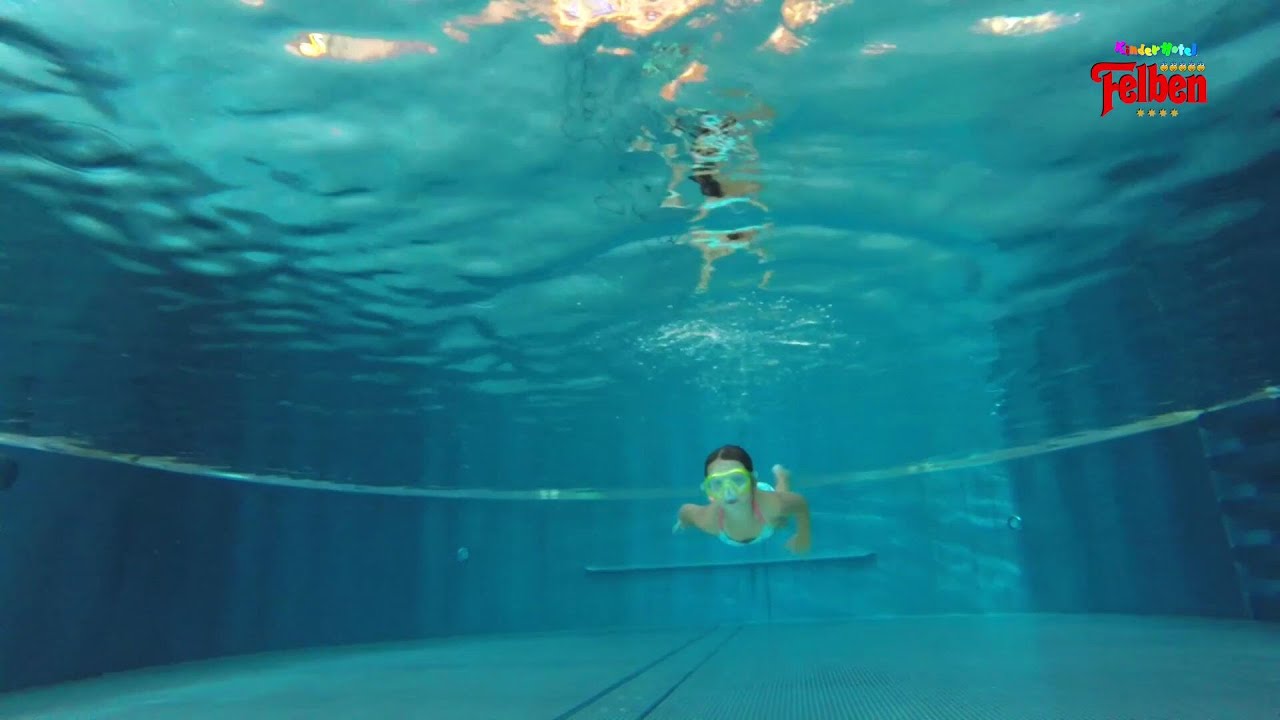 Das Hallenbad mit allem was dazu gehört