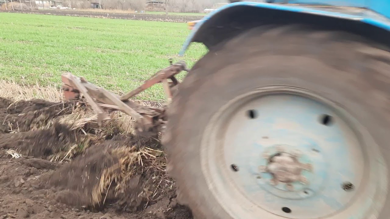 Оранка МТЗ 80 з нашим довантажувачем. 30.11.2020