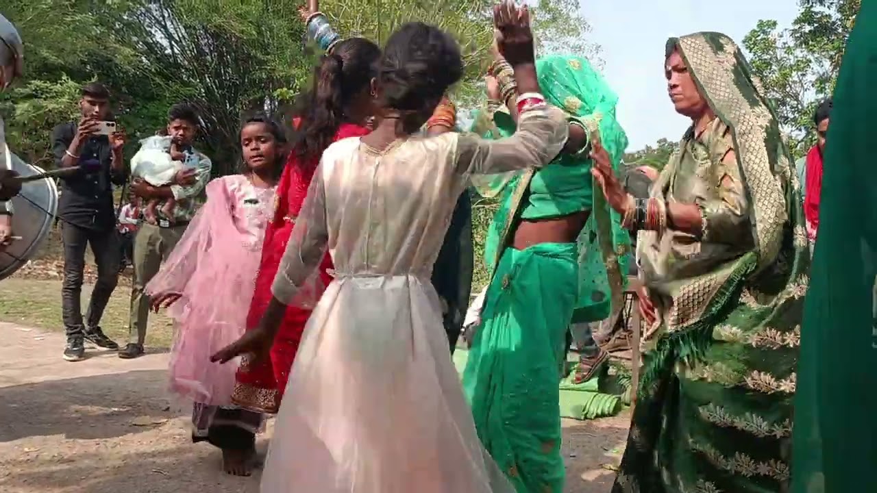 बाराती डांस band baja ki nachai  बैंड बाज नाच #dance #shortvideo #djdance #bind #reels #ट्रेडिंग