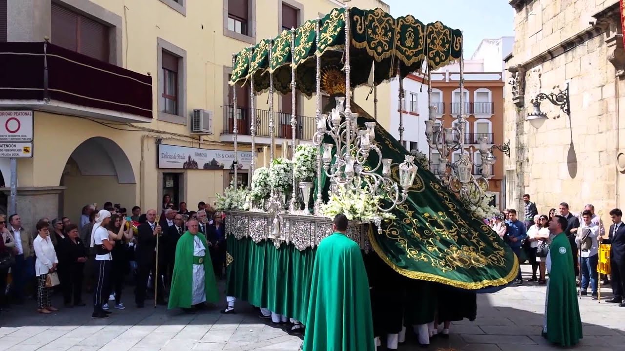 Virgen de la Esperanza. Revirá y Salve Plaza España. Cofradia Ferroviaria. Semana Santa Merida 2015.