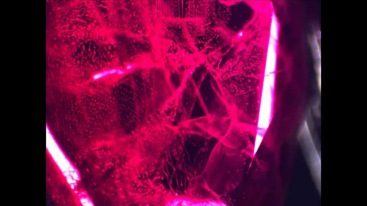 CURIOSO RUBI SINTETICO DE FUSION A LA LLAMA