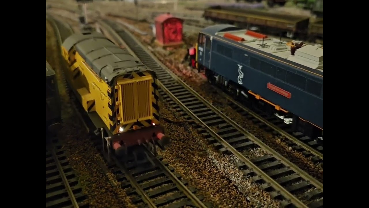 Hornby Class 08  -  How to fit shunting lights to the TTS Sound model