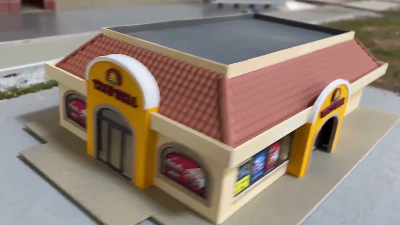 HO scale Taco Bell- a Summit Custom Cuts kit