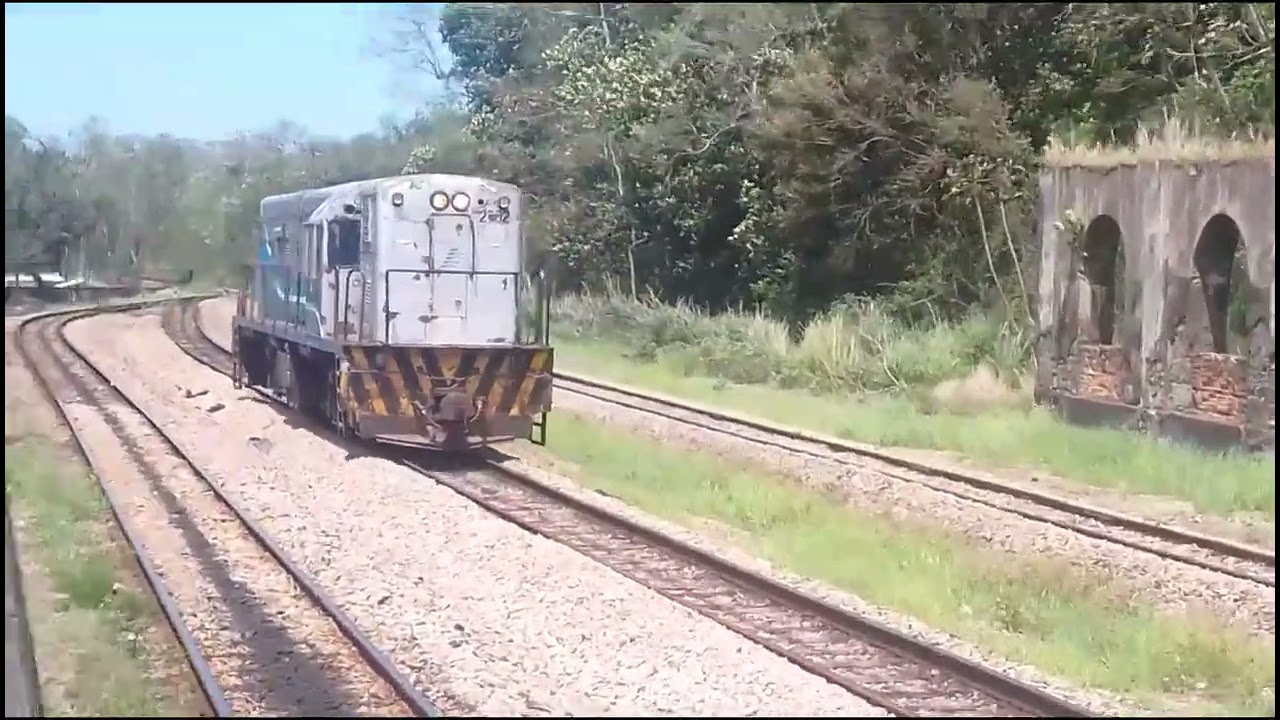 Locomotiva 2302 realizando manobra para composição sentido Saracuruna!