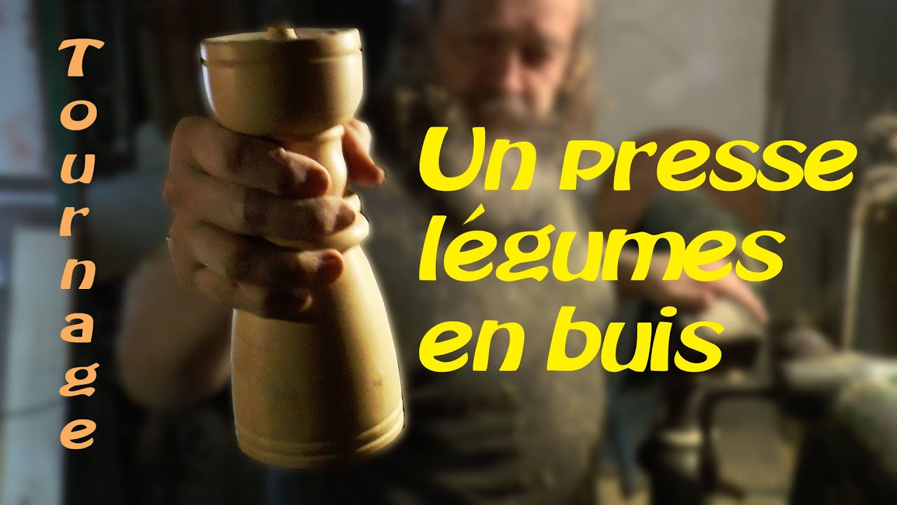 UN PRESSE LEGUMES EN BUIS