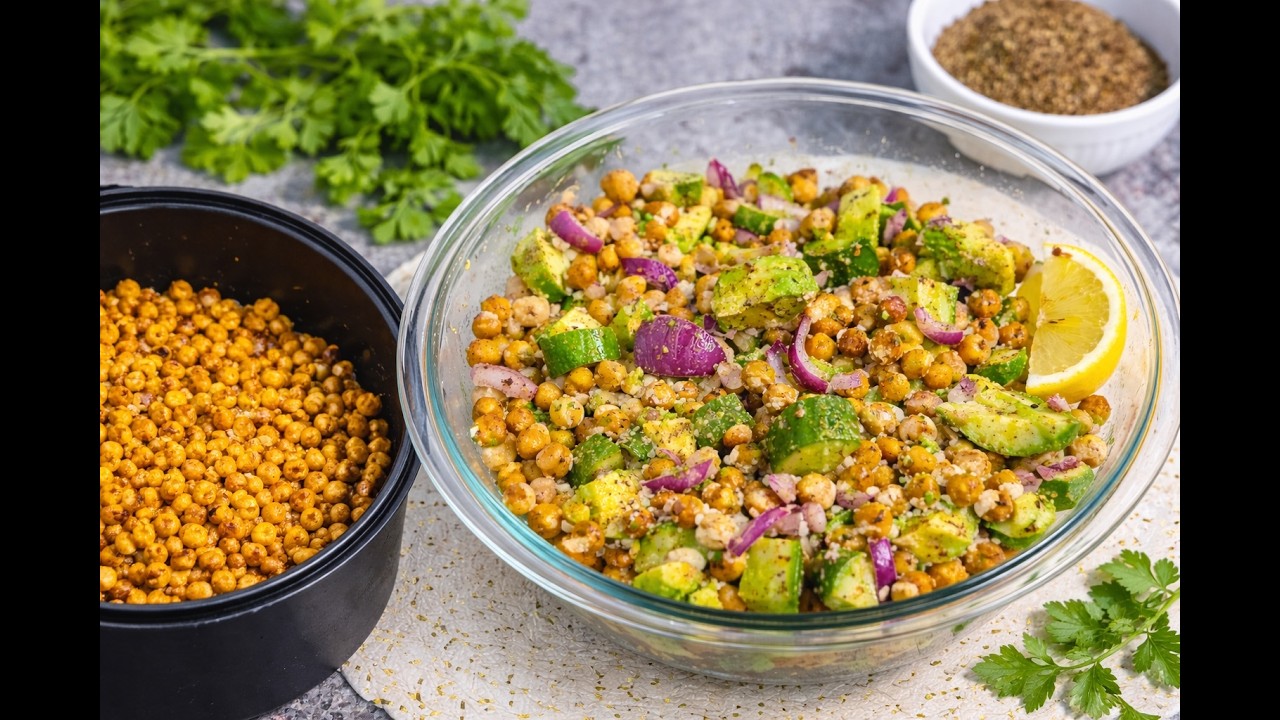 Stop Eating Boring Salads! Try This Crispy High-Protein Chickpea Salad 🥗🔥