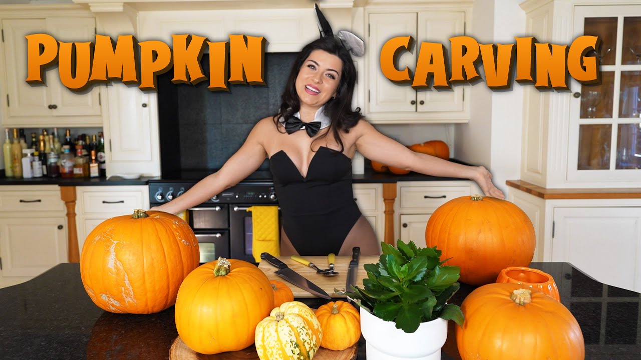 [4K] Bunny Halloween Decorating & Pumpkin Carving