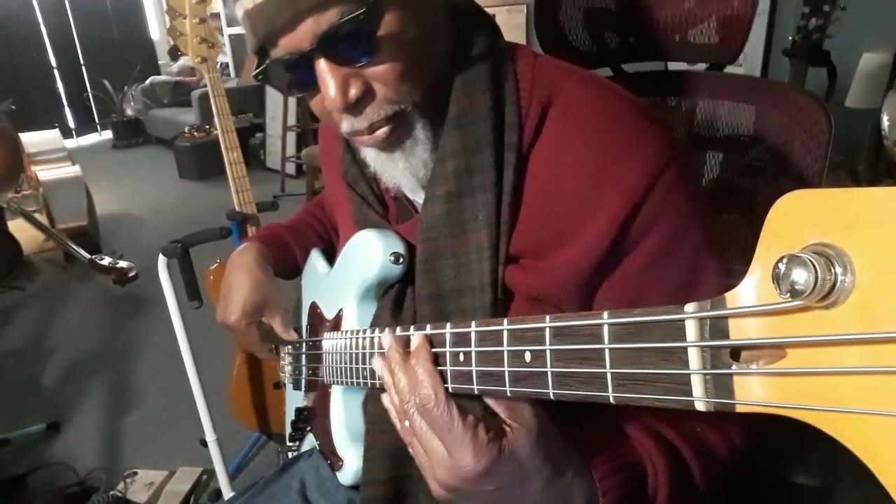 Earth Wind and Fire-Can't Hide Love (Bass Cover) Squier Jazz Bass