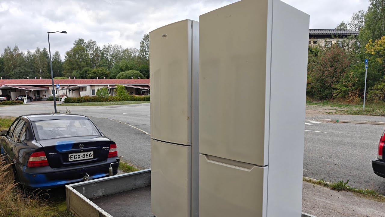 Testaan kaksi jääkaappi pakastinta, toimitus keski-Suomeen onnistuu.