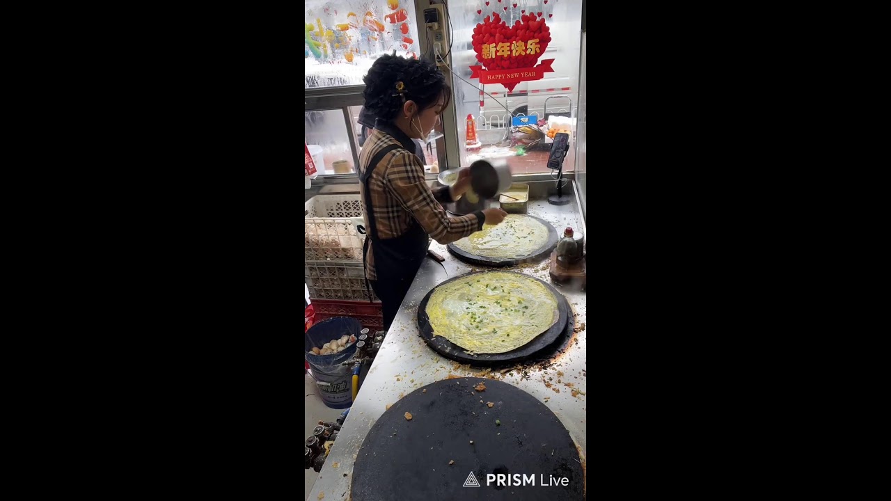 Chinese Woman expert in cooking.