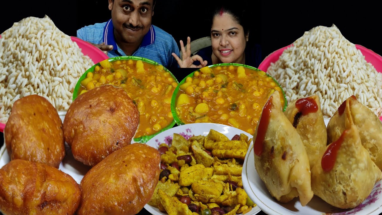 HUSBAND WIFE GHUGNI MURI  SAMOSA MASALA ALOO CHOP EATING SHOW /INDIAN FOOD COMPETITION