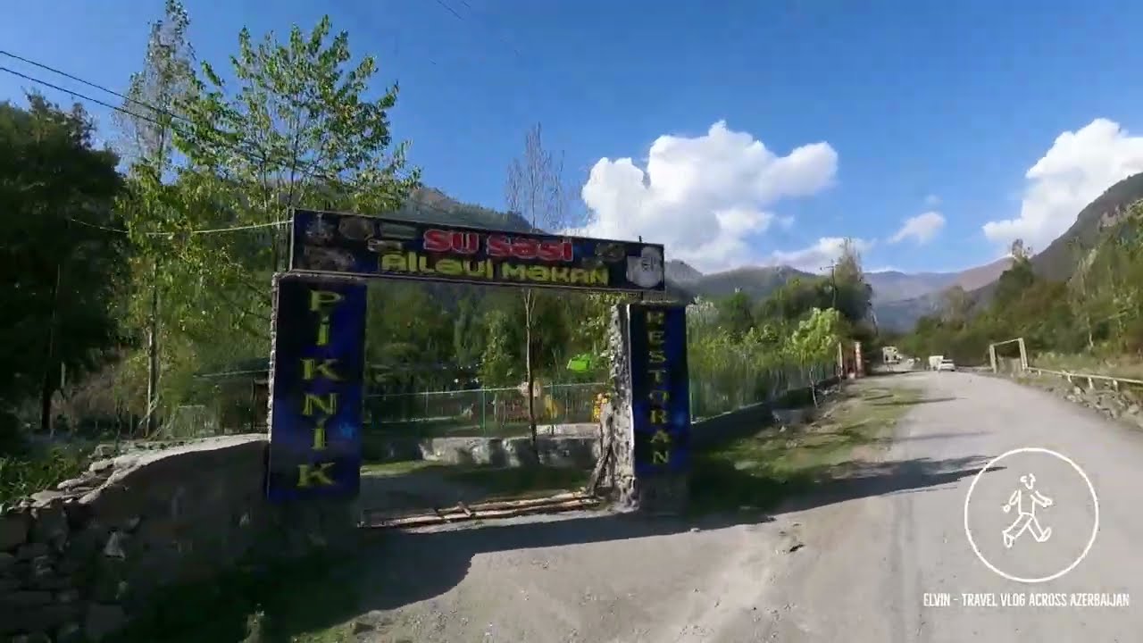 Дорога вдоль Скалистых гор в Туристическом городе Габала / Village road in Gabala