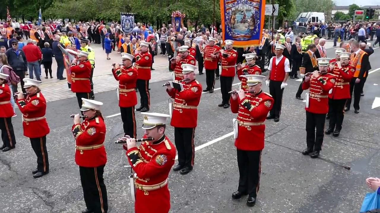 Glasgow Big Walk 2015 Bands exit Glasgow Green