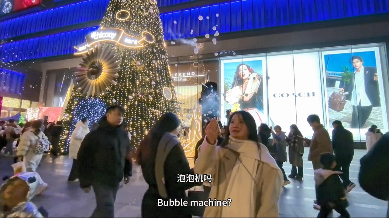 Wuhan’s La La Land：Winter Solstice Street Concert Glows in the Bitter Cold | 21 Dec 2024