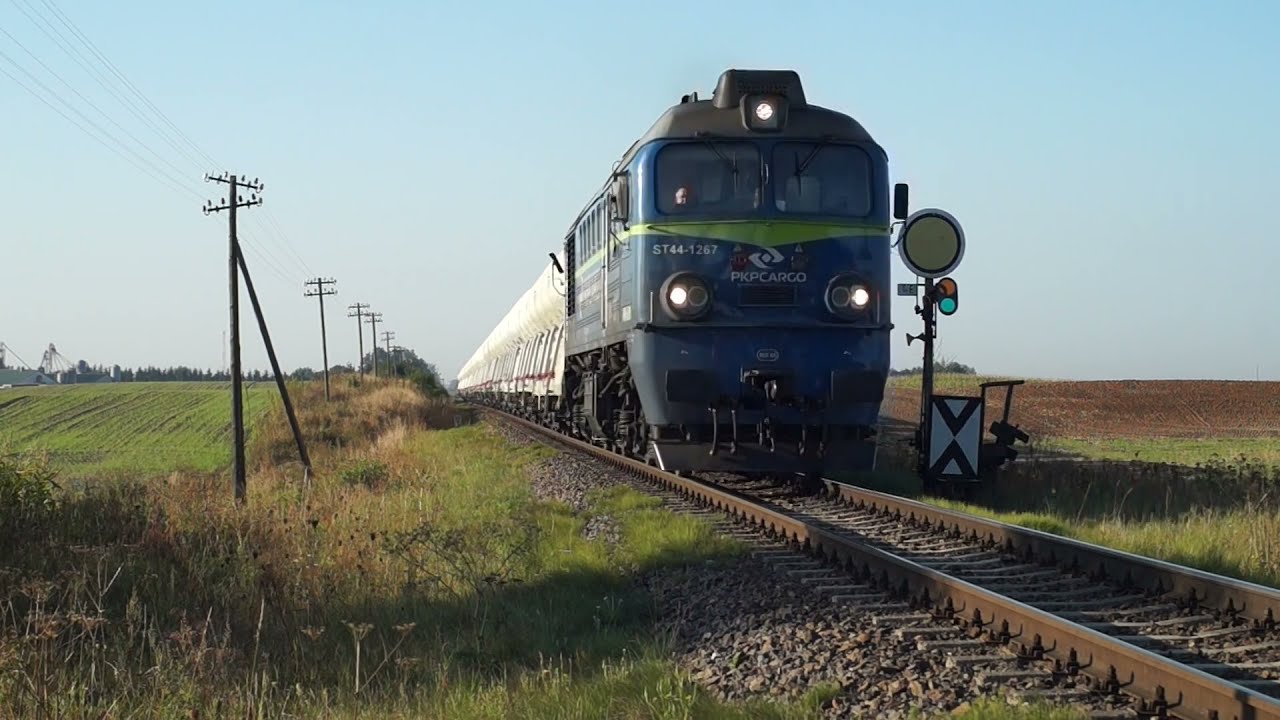 Przejazd ST44-1267 z pudernicami, z 