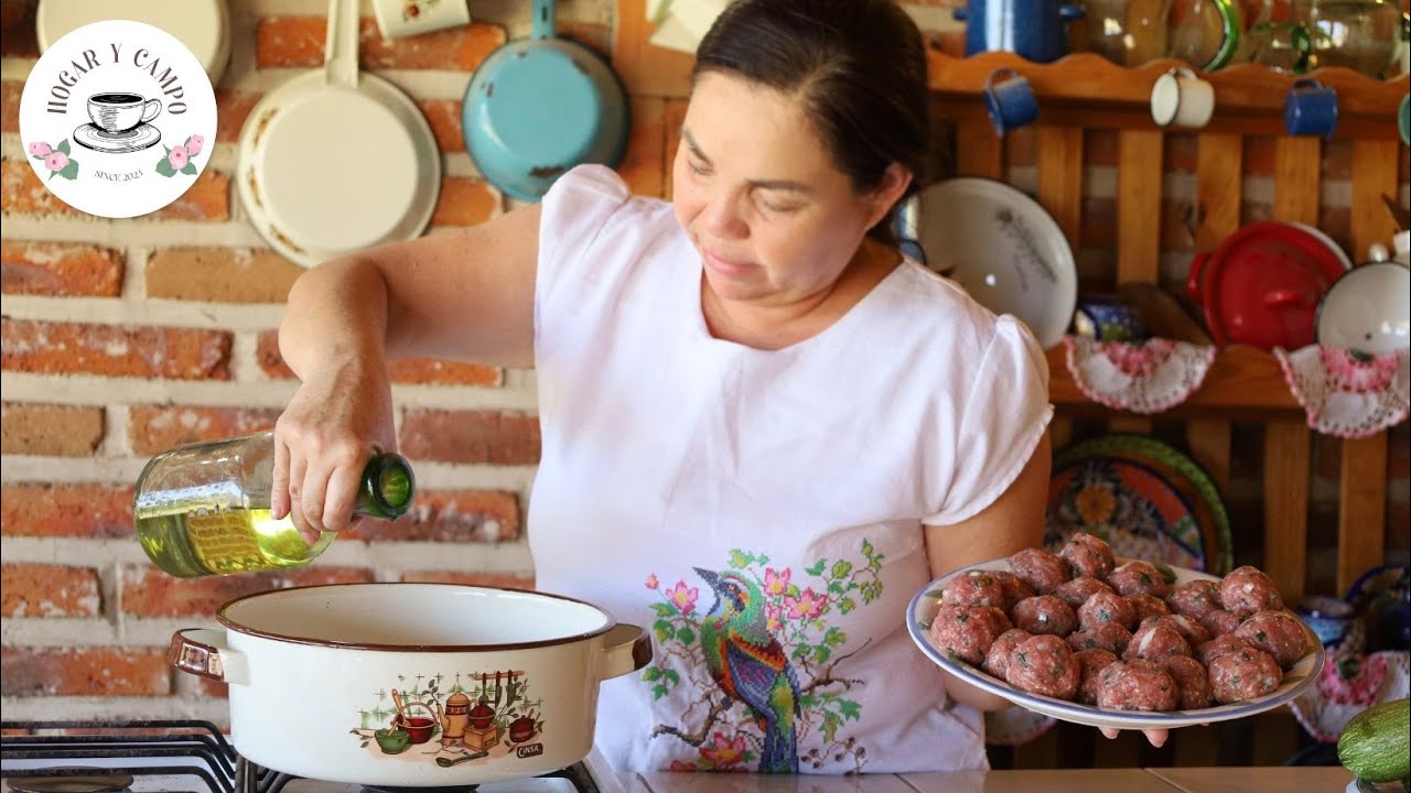 Sabores del Campo: Albóndigas de Res con Hierbabuena en Salsa de Tomate 🌿🥘