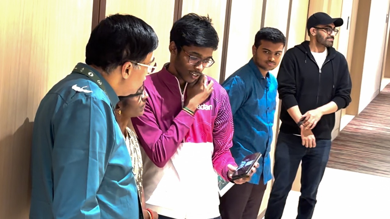 Vishy Congratulates Vaishali's Mom, Pragg For Vaishali's Candidates Win