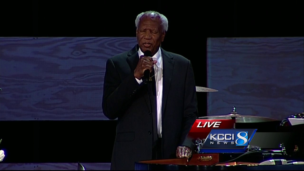 Simon Estes sings The Lord’s Prayer
