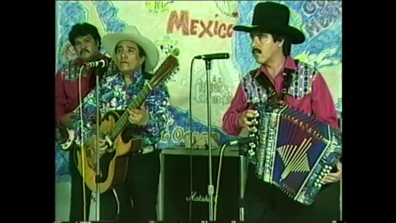 Cornelio Reyna - Ojitos Negros (Video Oficial)