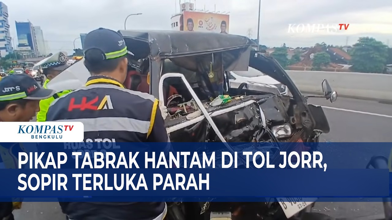 Pikap Tabrak Hantam di Tol JORR, Sopir Terluka Parah