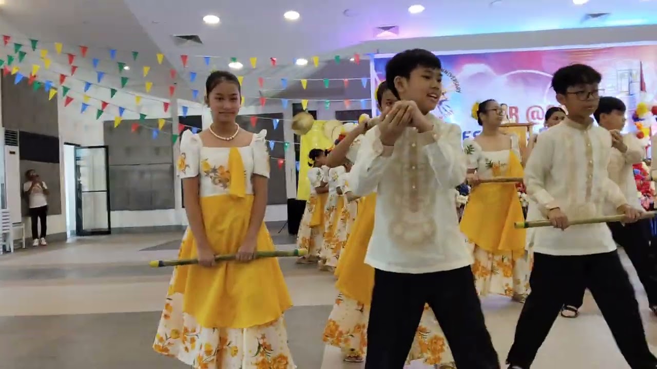 Filipino Folk Dance | Tinikling 