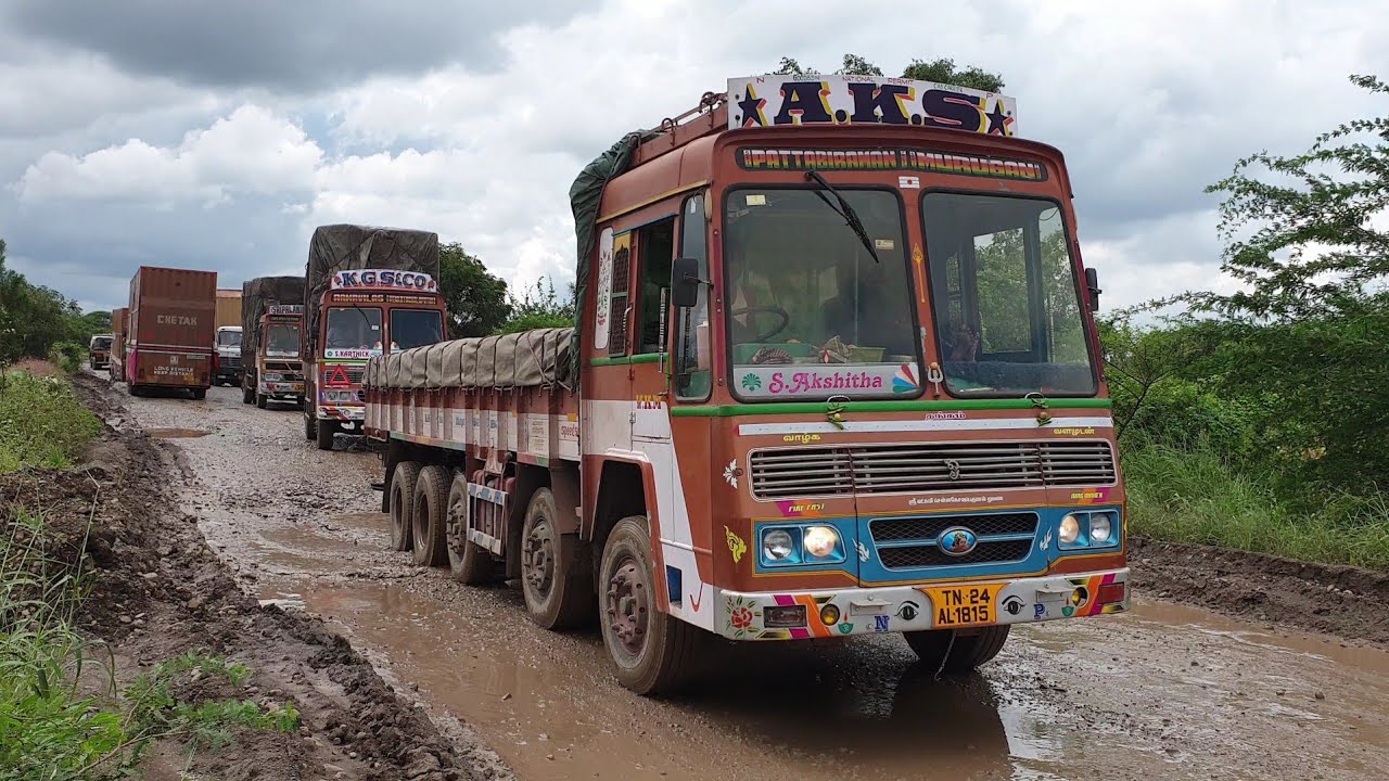 18 टायर ट्रैलर और  TN Anna truck