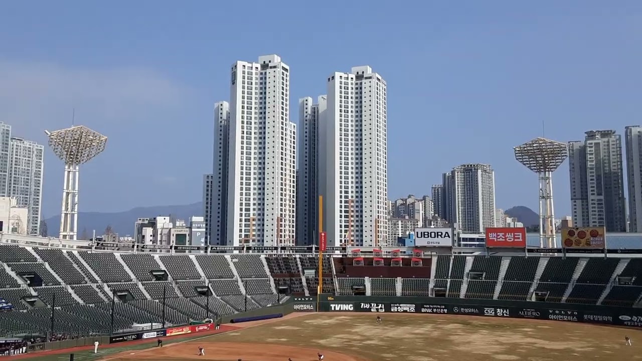 육성응원단들과함께 역전향해