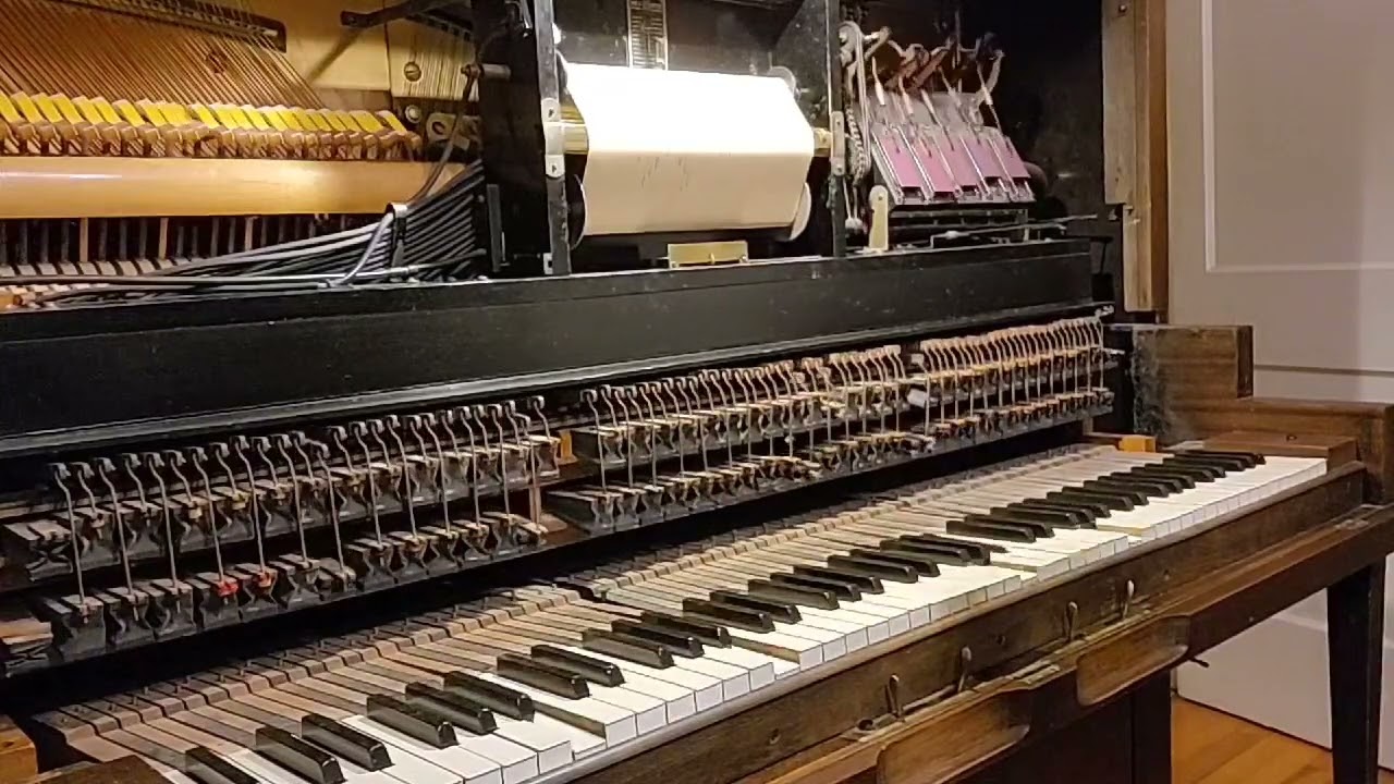1920 Waldorf player piano plays QRS roll 10-588, 