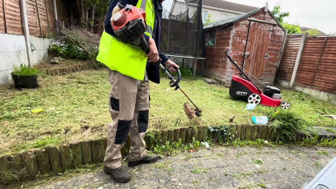 Small back garden tidying up 🧹